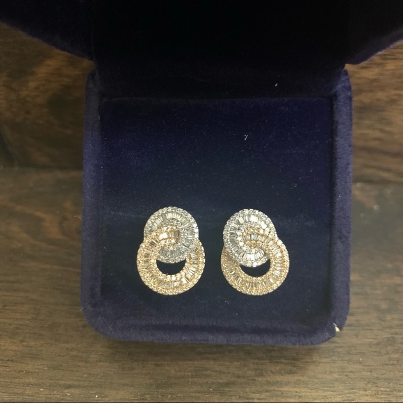 ‼️SOLD‼️Two Toned Natural Diamond Infinity Earrings - Picture 3 of 7